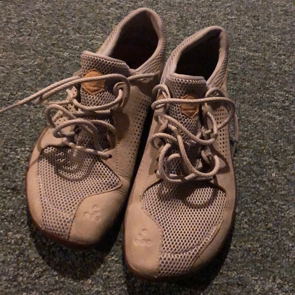 Men’s size 43 vivo barefoot